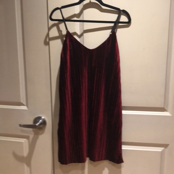 🇺🇸 Tart Burgundy Velvet Dress - Small - Picture 6 of 12